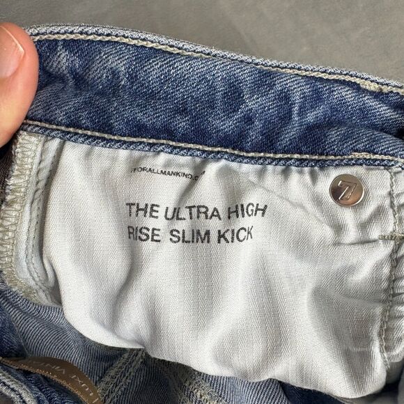 7 For All Mankind Luxe Vintage Ultra High Rise 26 Slim Kick Distressed Button - Picture 10 of 16